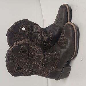 Ariat youth brown leather cowboy boots. 8.5" across bottom. No size tag. Unisex.